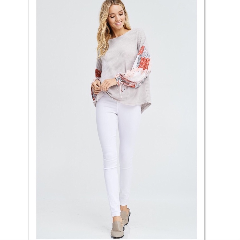 Accepting Offers🌷Contrast Sleeve Gray Thermal Top - Picture 4 of 4